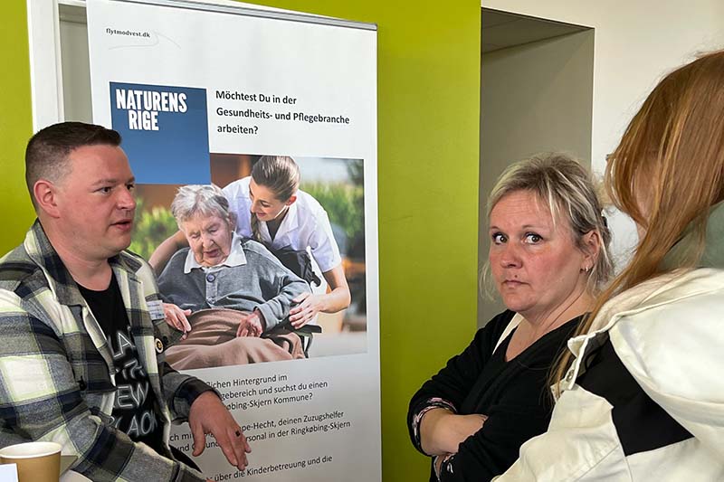 Bürgermeister Hans Østergaard begrüßte - INFOTAG in der Gemeinde Ringkøbing-Skjern im April 2024